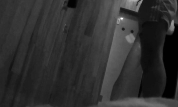 AmateurBoysPissing: Nieśmiały pasierb zostaje wkurzony przez ojczym w siłowni Publiczne prysznice