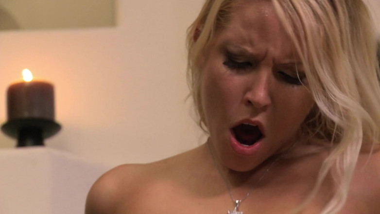 Hot Girlz: Young blonde loves long dicks