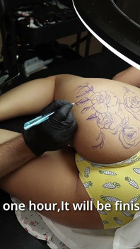 Tattoo Artist Fucked His Client Girl Before the Session