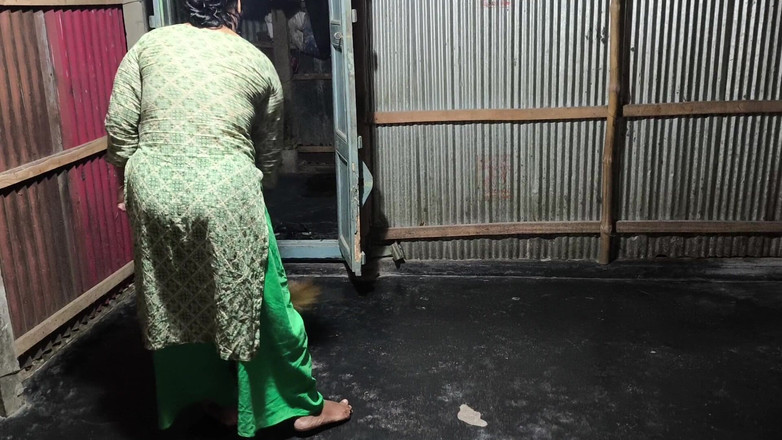 SAFI-SEXY: Ich umarmte meine tante und fing an, sie in den...