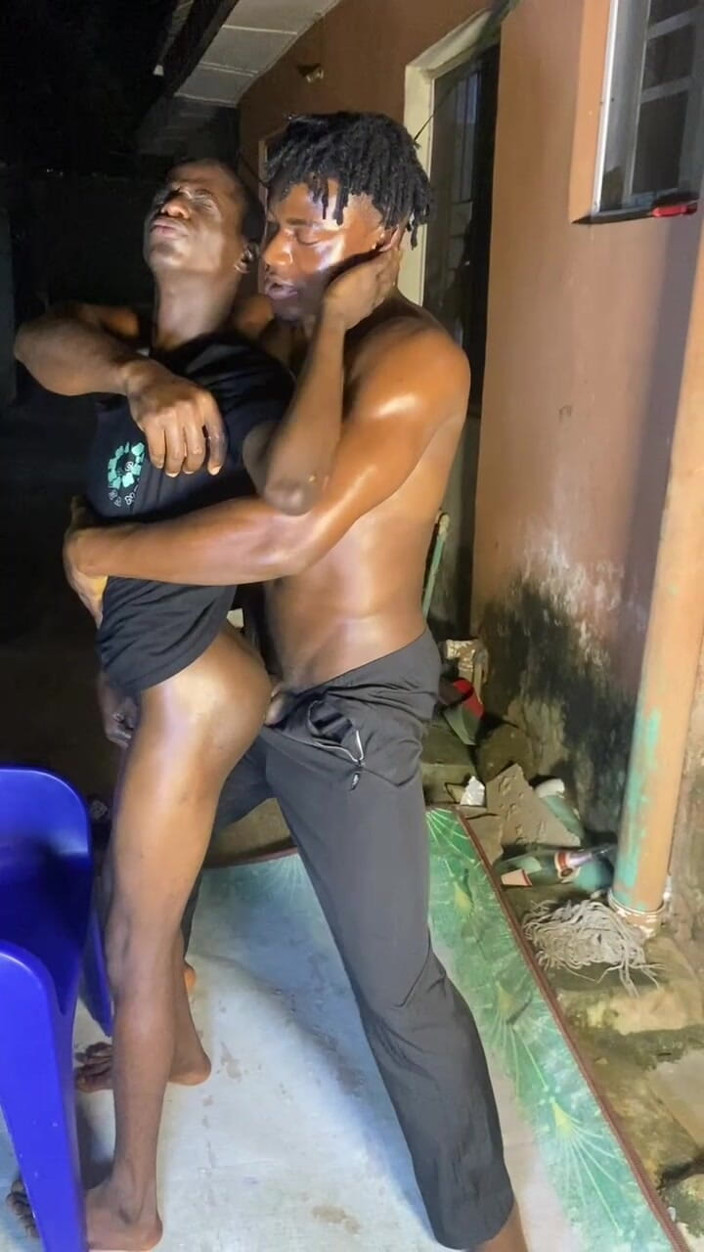 Thelittle_brown: Si Dia Mengongkek Saya Sehingga Saya Hampir Berserah Kepada B...