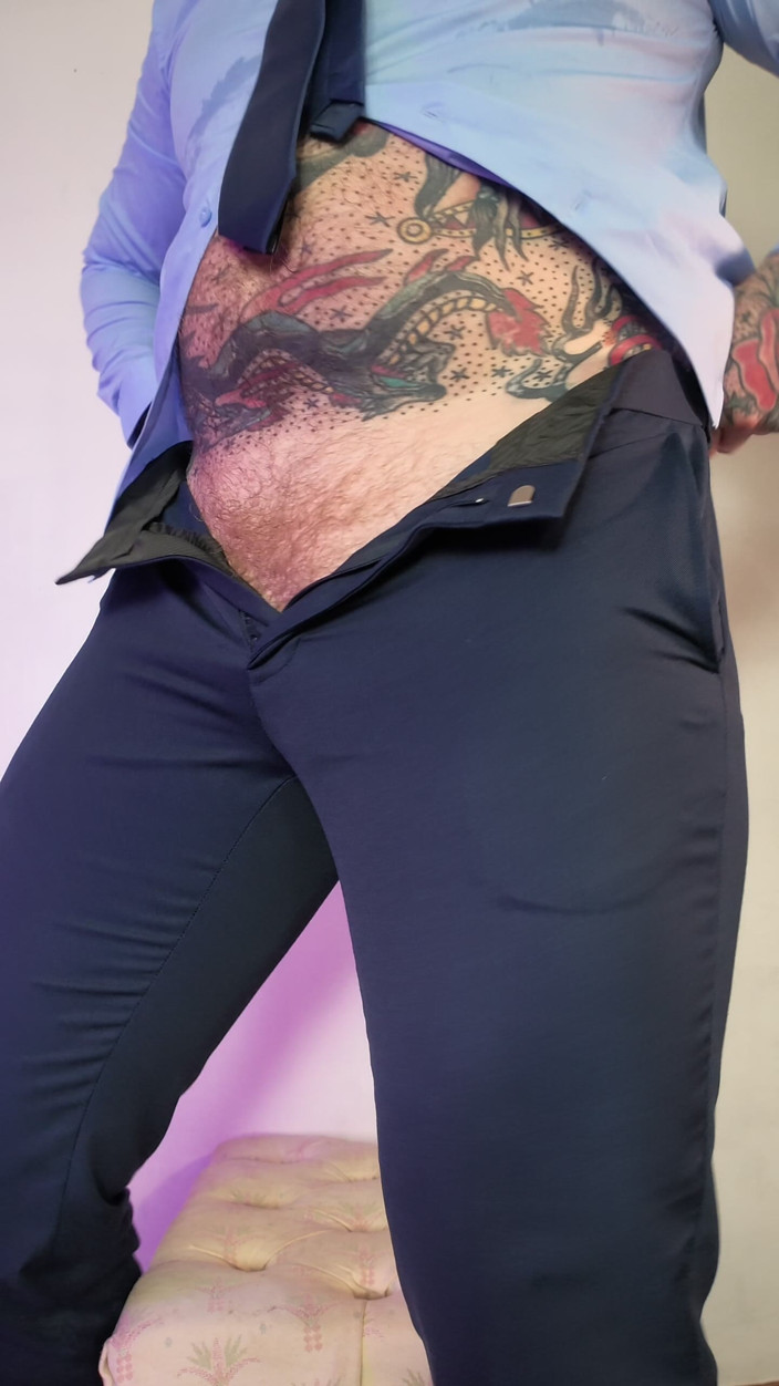 Tattooed Dom: Video tôn thờ hình xăm dom solo bắn tinh