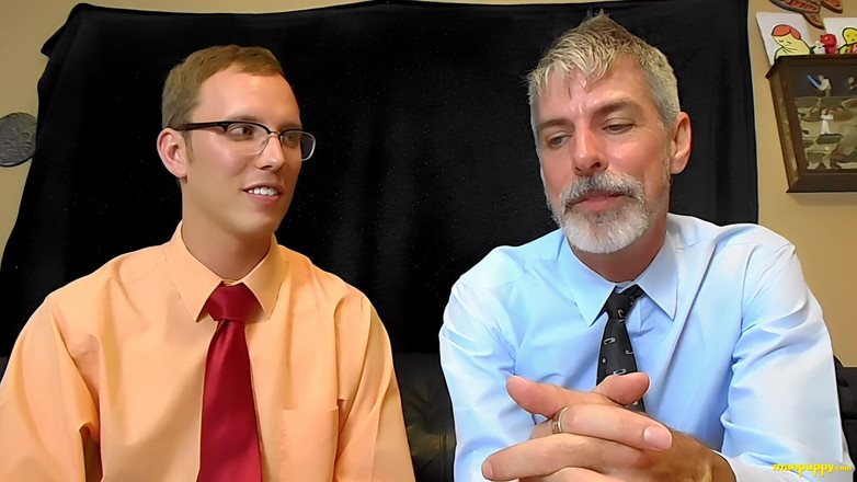 Man Puppy: Colegas de trabalho gigantes dão a você sua revisão anual...