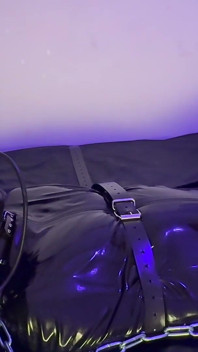 Învelită în latex umflată și tachinată