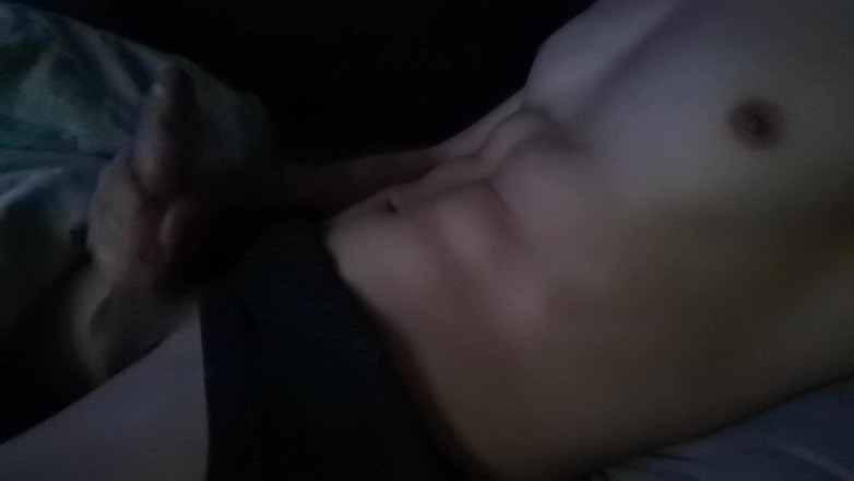 SEXY_GUYBEST: Um homem bonito muito gostoso goza poderosamente no estômago!