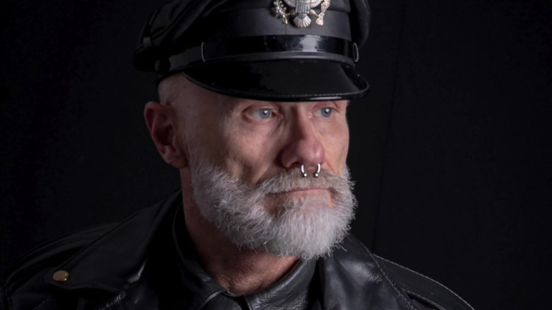 MusclesCigarsFFPig: Un poliziotto punisce