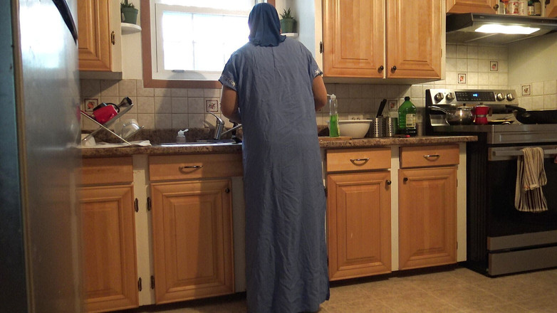 Souzan Halabi: 阿尔及利亚女人是一个大荡妇，总是为丈夫张开阴户