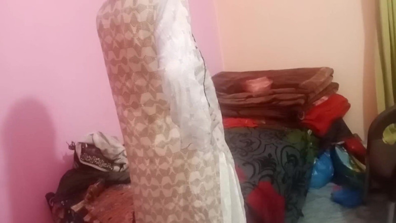 SHAKRATASNEEM: 漂亮女孩如此努力地吮吸我的鸡巴，如此浪漫地吮吸我的鸡巴