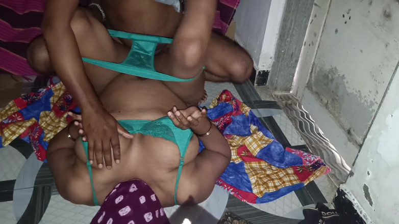 Bhabhi UP: Сьогодні я подзвонила зведеному брату свого друга і сказала йому трахнути мене і зробити добре сьогодні