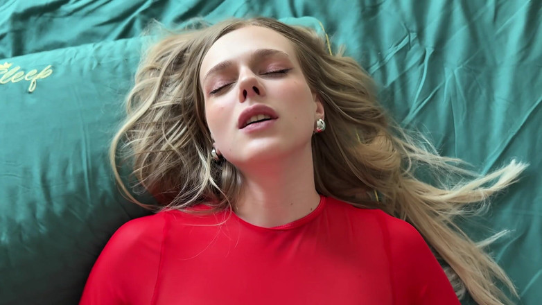 Arisha Mills: Una vicina affamata di cazzo è venuta da me per poter...