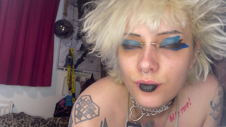 Glitterqueen1999: Трахни мою губную помаду с моего рта своим членом