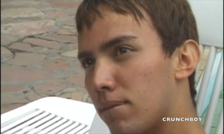 Latino Fucker: Doi prieteni latino se fut lângă piscină