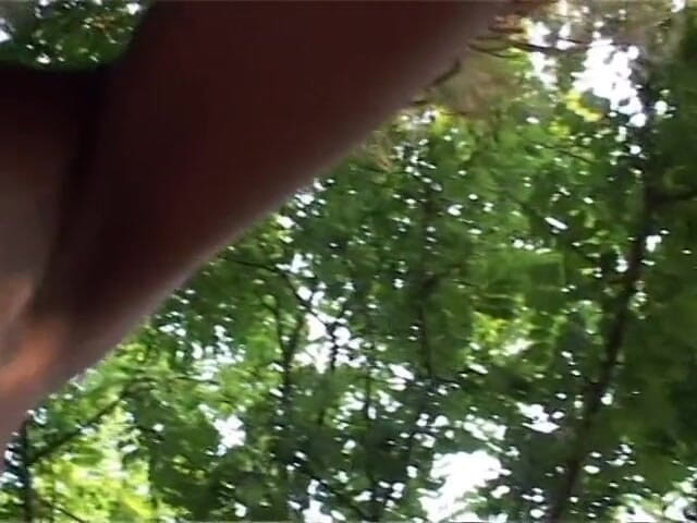 Out Sexxx: Urocza blondie zostaje zerżnięta w parku