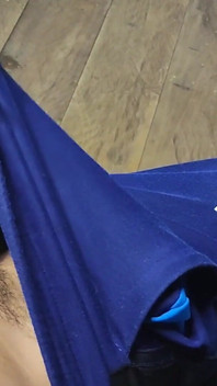 Man Jerks off a Big Load in His Sweatpants After Doing His Morning Exercise