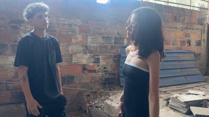 BritannySexxx: Açık havada gerçek seks. Birkaç yabancı, cinsel fantezilerini gerçekleştirmek için...