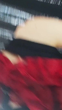J’embrasse mes petites lèvres ouvertes