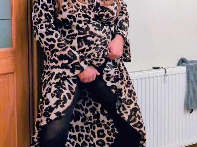 Orgasm in Tights (Sarah Satin)