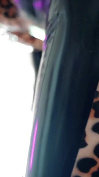 Niesamowite siadanie na twarzy POV femdom lateks guma Arya Grander