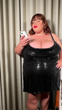 Angel BBW avait besoin de baiser, mais son copain ne fait pas de show
