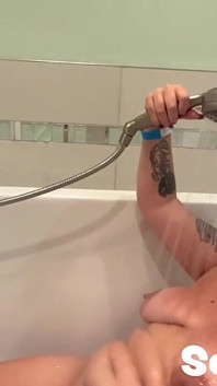 After a Long Weekend of Fucking so Many Men and Women, I Decided to Relax a Bit in the Huge Tub. Well When I Started Filling It