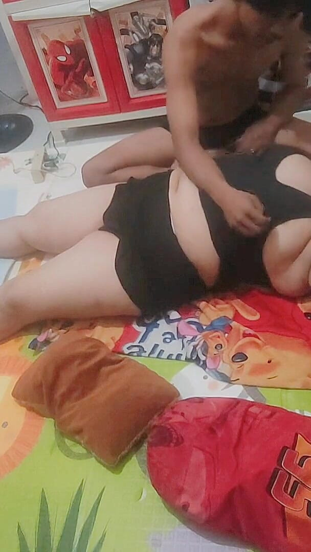 Maye chubby wife: Lick the Pussy of a Horny, Busty Girl