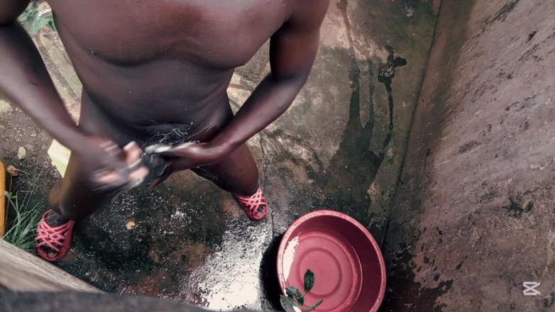 Hongi: Un tip negru știe cum să se descurce cu pula lui...