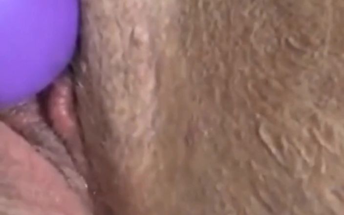 Real homemade BBW BBC porn: 격렬한 오르가즘을 신음하는 지팡이 진동기로 내 클리토리스를 자극해