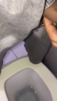 Pissing 08