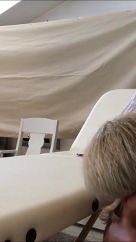 Der Arzt Spritzt Mir Ins Gesicht
