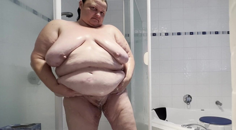 WeAreFukBunnies: Puta esposa en el ducha