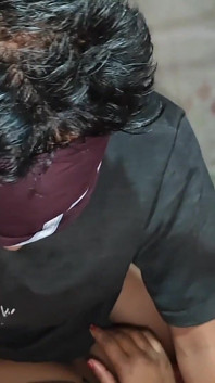 Tante seksi india lagi asik pijat minyak sawi untuk orang asing. Semadarling dientot sama orang asing semalam smadarling