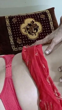 Gelukkige Valentijnsdagseks van Indische Chubster om anaal op zijn hondjes te vieren