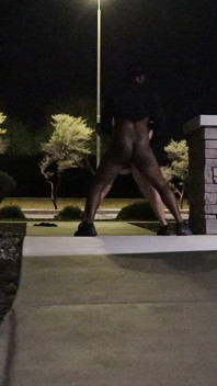 Soția grasă mare și frumoasă se dezbracă și aruncă fundul ăla înapoi în public! Badblondiemonroe