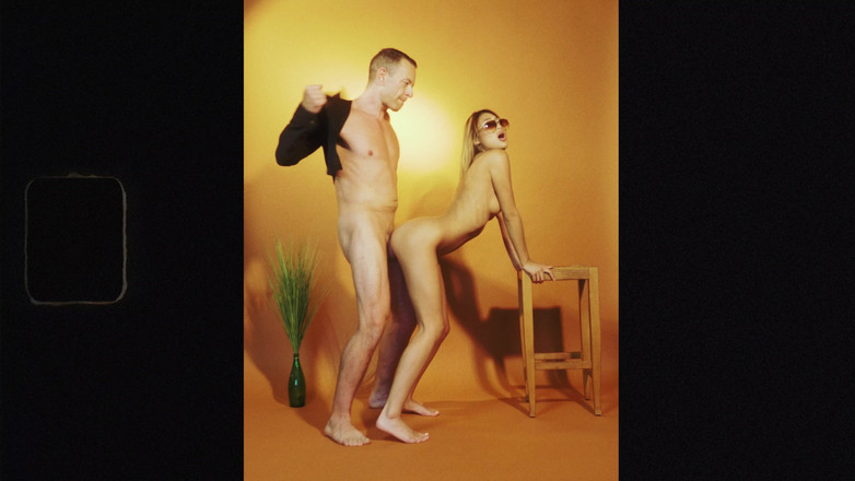 Sensual productions: Asiatica minionă își umple pizda mică cu o pulă mare