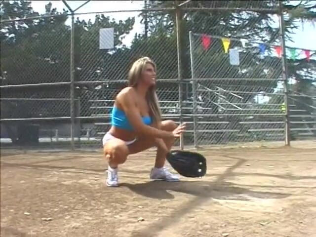 Euro Boobs: Mega blonda sexy are parte de o ejaculare facială după...