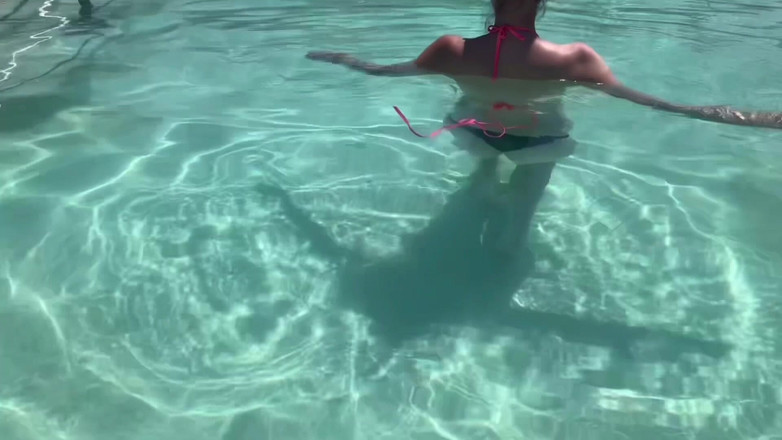 Artemisia Love: Mikro bikini giyip mükemmel vücudumu göstererek benimle havuza boşal