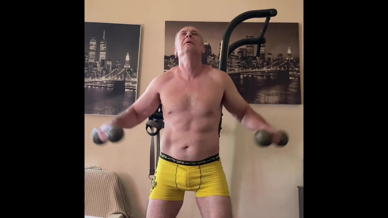 Alex Igogo: 私がぎくしゃくする前にワークアウトする