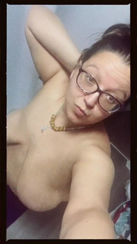 WildEnglishBBW feeling sexy posing nude