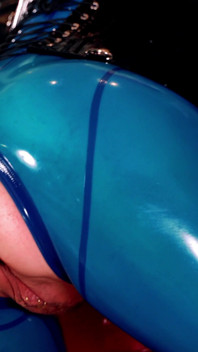 Latex anal pussy play and squirt