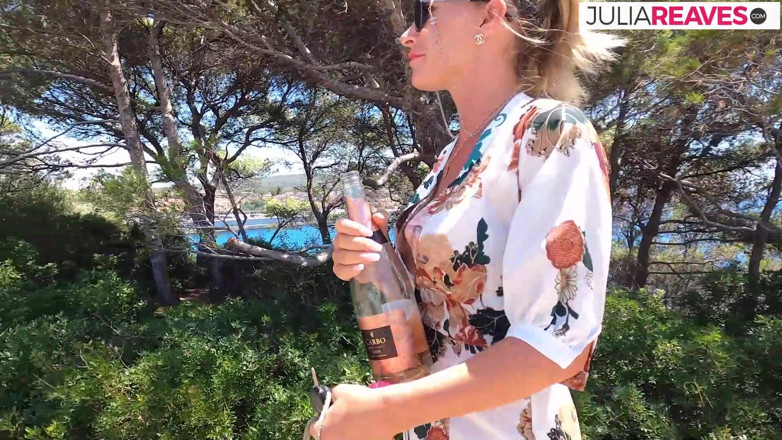 Pissing Sluts: Napalona milf jedzie twardego kutasa, a następnie ssie spermę w...