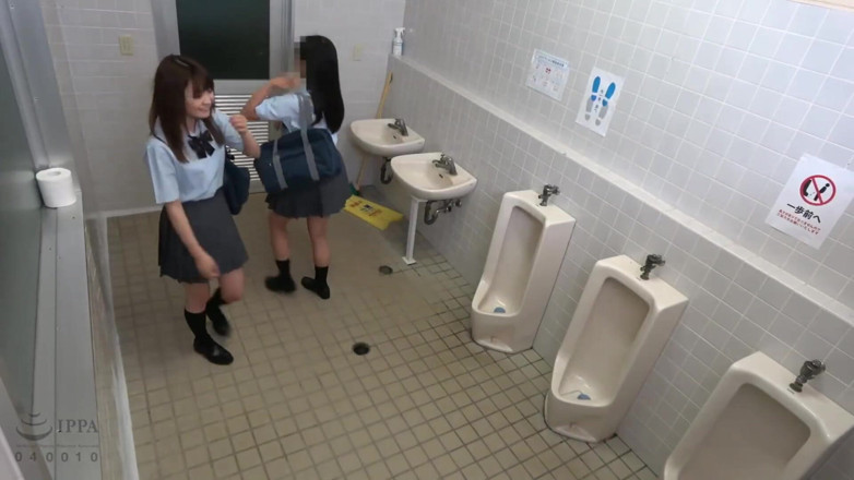 Raptor Inc: Collection de sexe dans les toilettes avec une fille jeune,...