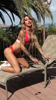 Mia Maffia pancut di matahari!