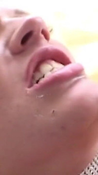 Hübsche blondine genießt analfick und arsch zu mund