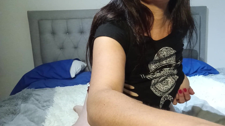 Petite pussy latina: Produse de pat ale unei fete scunde cu țâțe mari și pizdă...