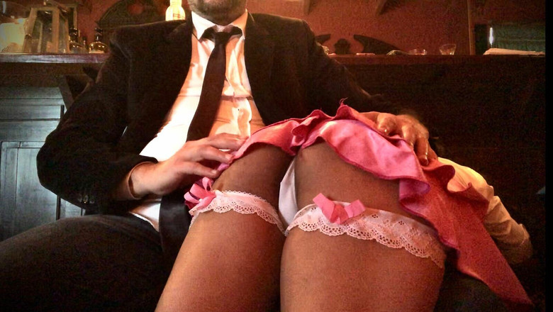 Get sucmedoff here Fiebre Anal Navo Rico: Anal ateşli genç kız öğretmenine itaatsizlik ediyor ve adam onu şaplak atarak...