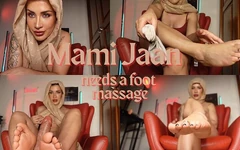 Mami Jaan को पैरों की मालिश की जरूरत है