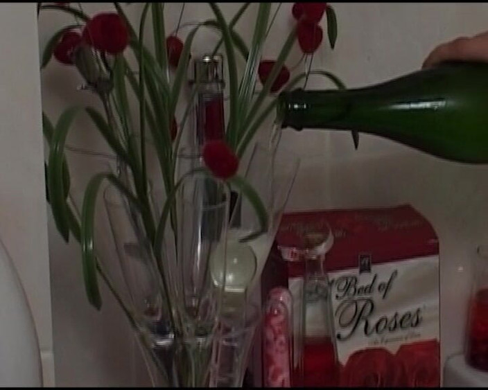 Deutscher hardcore: このドイツ人のベイビーがシャワーを浴びながら彼女のマンコで遊ぶのを見てください