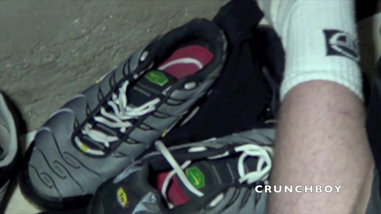 Crunch Boy: Đút sâu vào họng tuyệt vời với cặp song sinh...