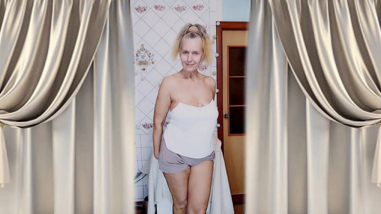 Lukerya: Cheerful Housewife Lukerya's Morning Flirtation with Juice and Twerking
