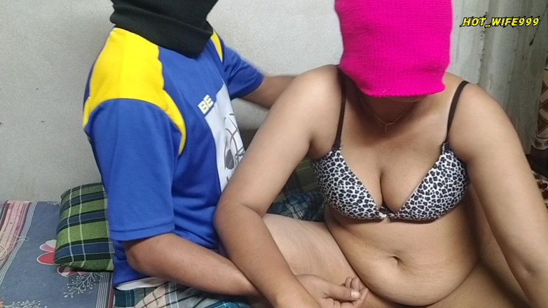 Hot_wife999: Village bhabi romance home tightpush romance